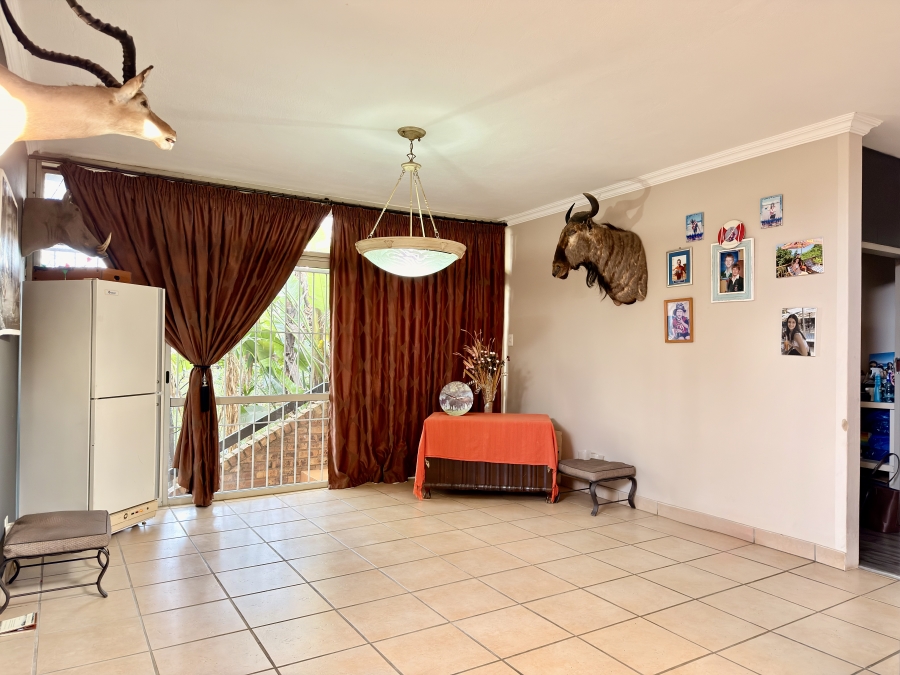6 Bedroom Property for Sale in Die Wilgers Gauteng