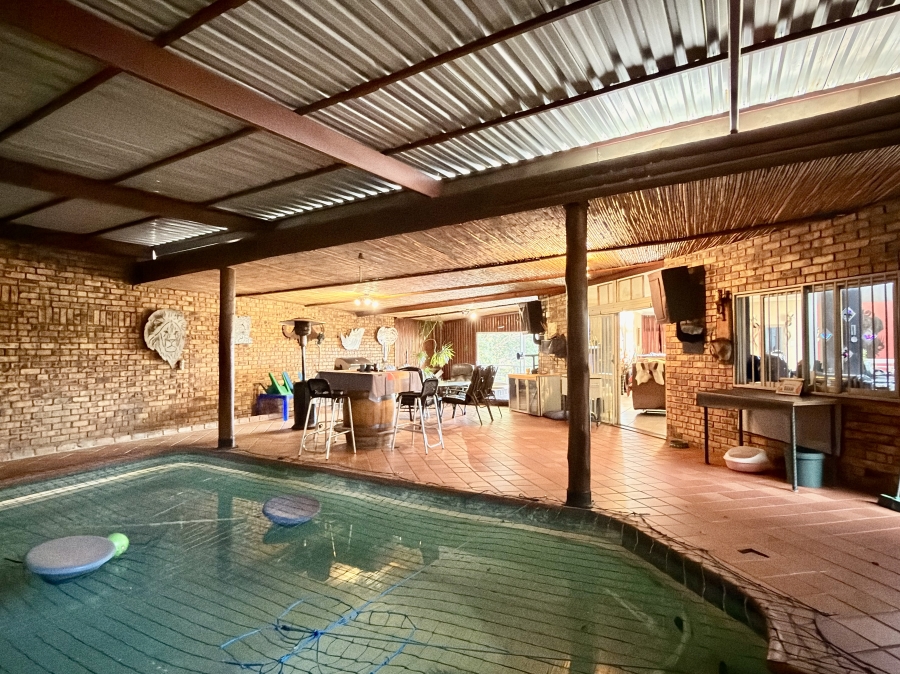 6 Bedroom Property for Sale in Die Wilgers Gauteng