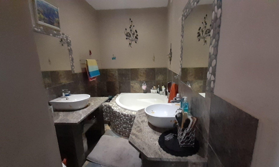 3 Bedroom Property for Sale in Zwartkop Gauteng