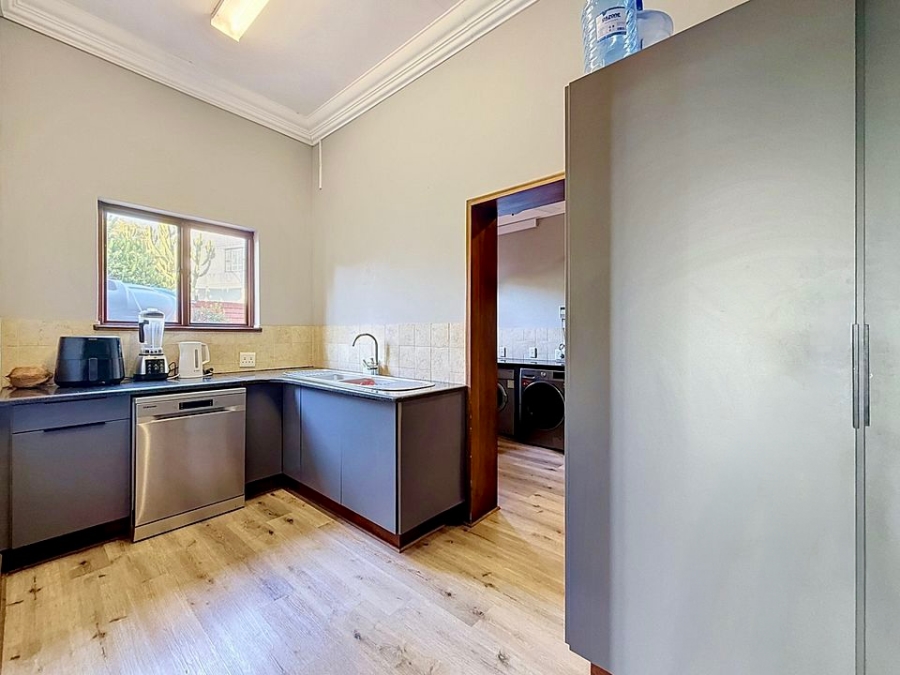 4 Bedroom Property for Sale in Woodhill Estate Gauteng