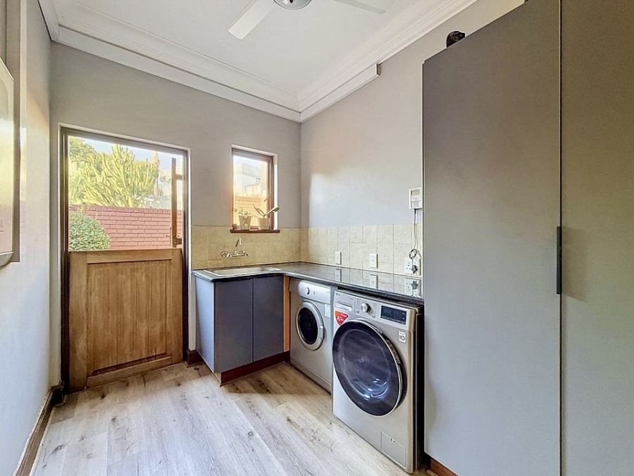 4 Bedroom Property for Sale in Woodhill Estate Gauteng