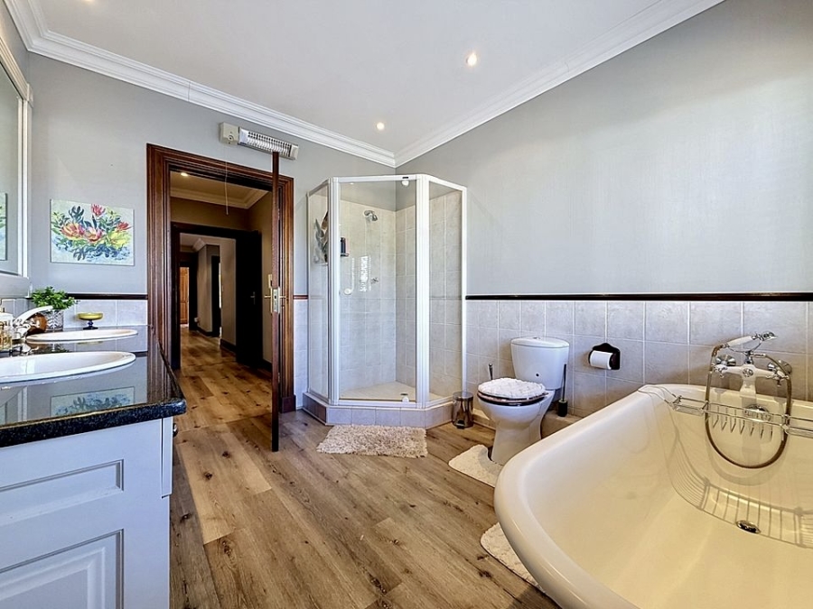 4 Bedroom Property for Sale in Woodhill Estate Gauteng