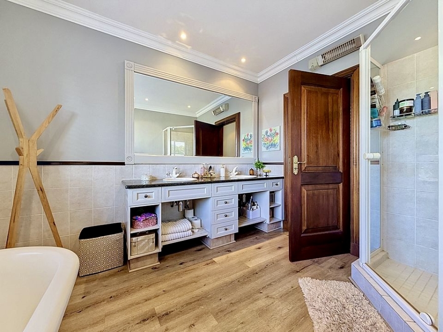 4 Bedroom Property for Sale in Woodhill Estate Gauteng