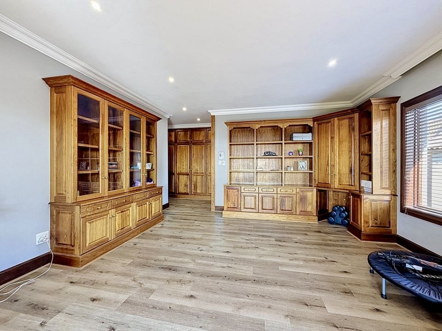 4 Bedroom Property for Sale in Woodhill Estate Gauteng