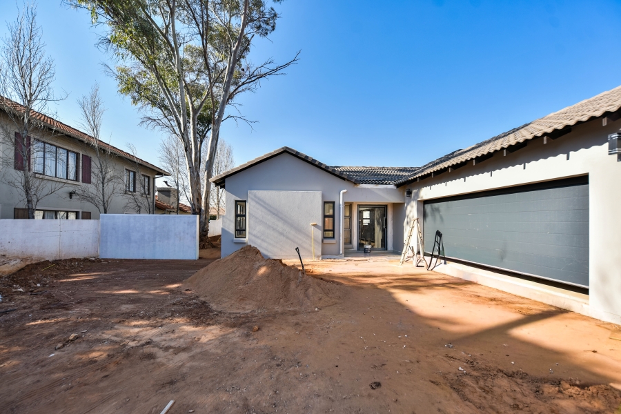 4 Bedroom Property for Sale in Silverwoods Country Estate Gauteng