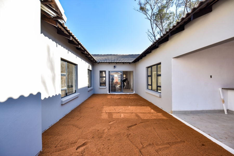 4 Bedroom Property for Sale in Silverwoods Country Estate Gauteng