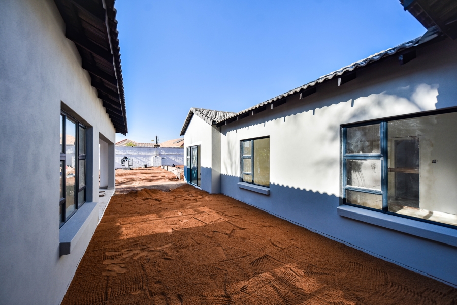 4 Bedroom Property for Sale in Silverwoods Country Estate Gauteng