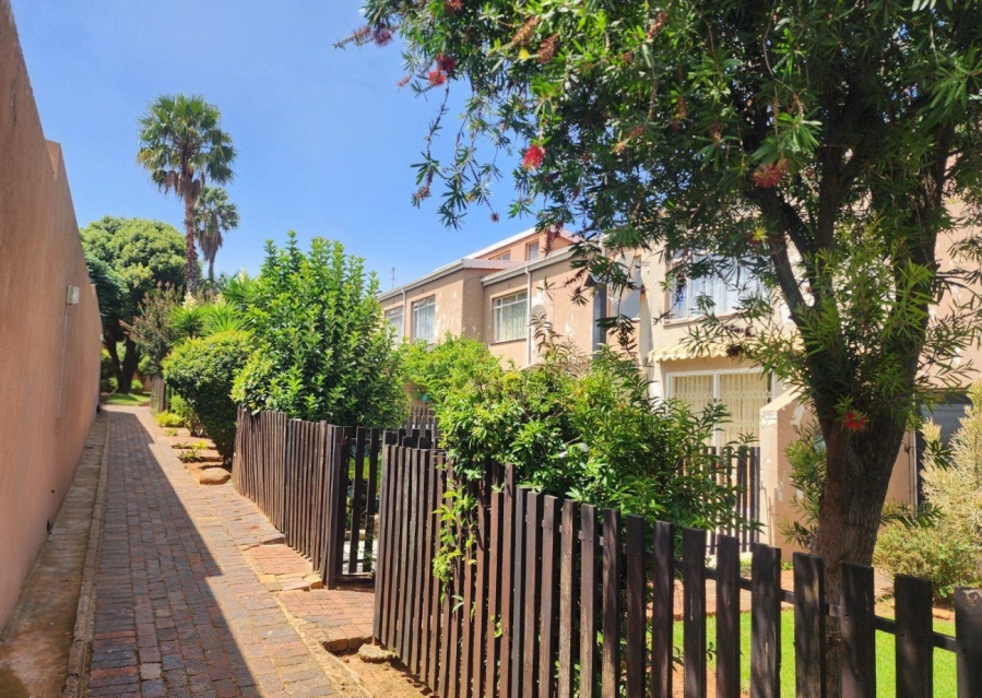 2 Bedroom Property for Sale in Florida Gauteng