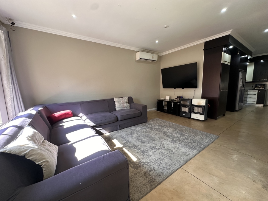 To Let 3 Bedroom Property for Rent in Thatchfield Estate Gauteng
