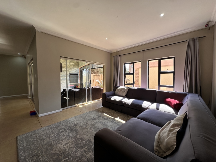 To Let 3 Bedroom Property for Rent in Thatchfield Estate Gauteng