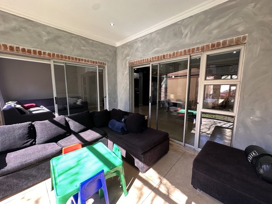 To Let 3 Bedroom Property for Rent in Thatchfield Estate Gauteng