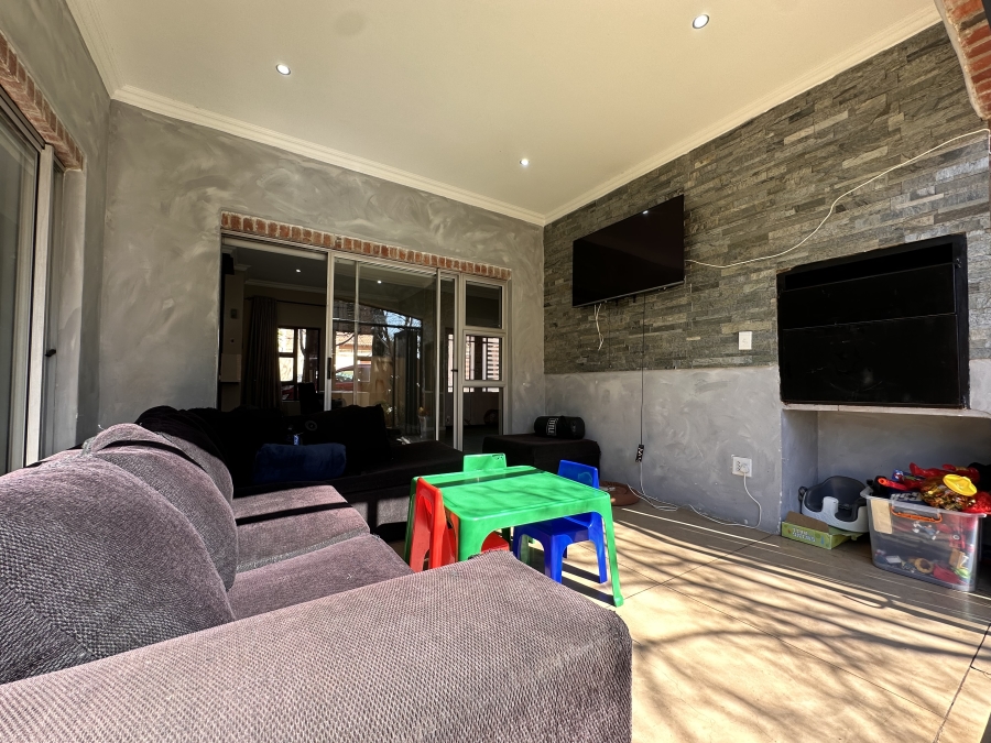 To Let 3 Bedroom Property for Rent in Thatchfield Estate Gauteng