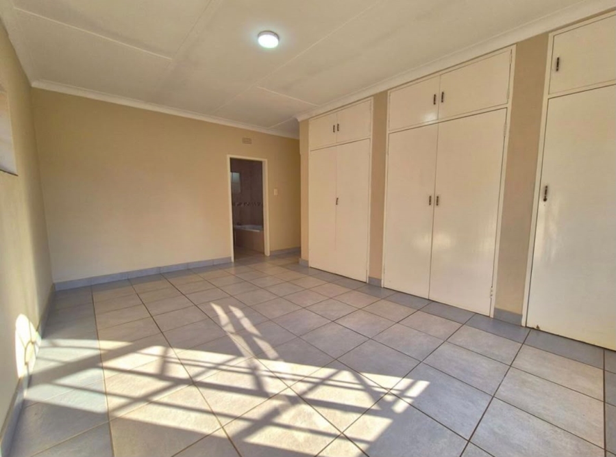 5 Bedroom Property for Sale in Dalpark Gauteng