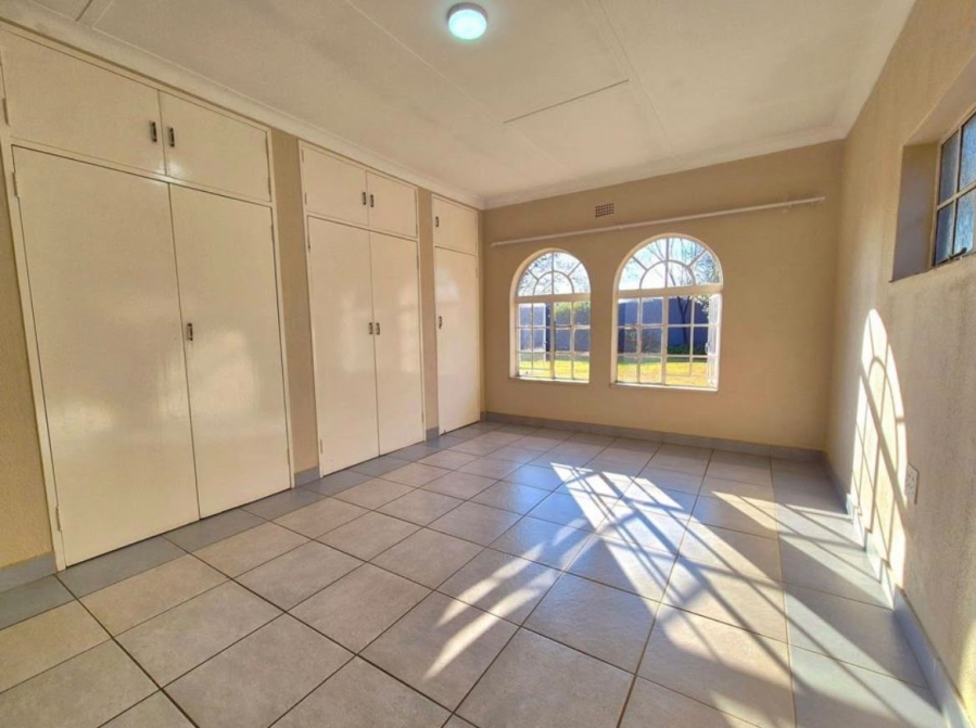 5 Bedroom Property for Sale in Dalpark Gauteng