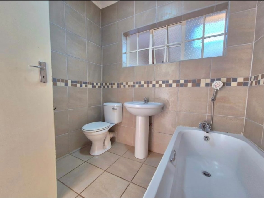 5 Bedroom Property for Sale in Dalpark Gauteng