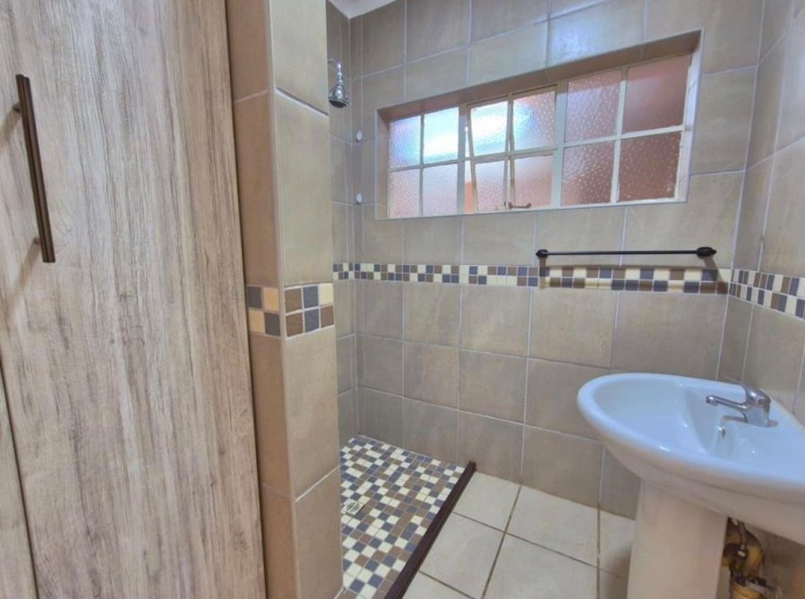 5 Bedroom Property for Sale in Dalpark Gauteng