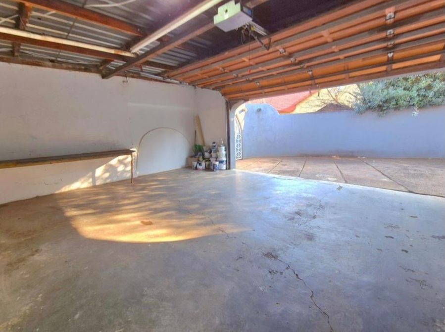 5 Bedroom Property for Sale in Dalpark Gauteng
