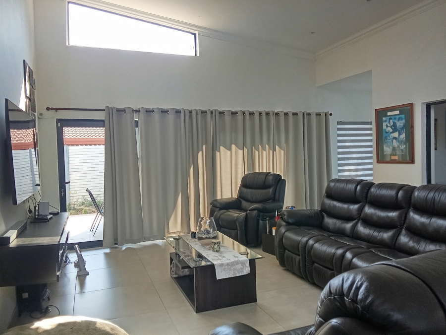 To Let 4 Bedroom Property for Rent in Brackenhurst Gauteng