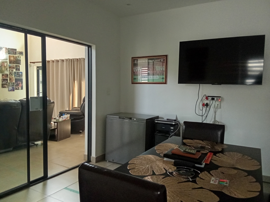To Let 4 Bedroom Property for Rent in Brackenhurst Gauteng