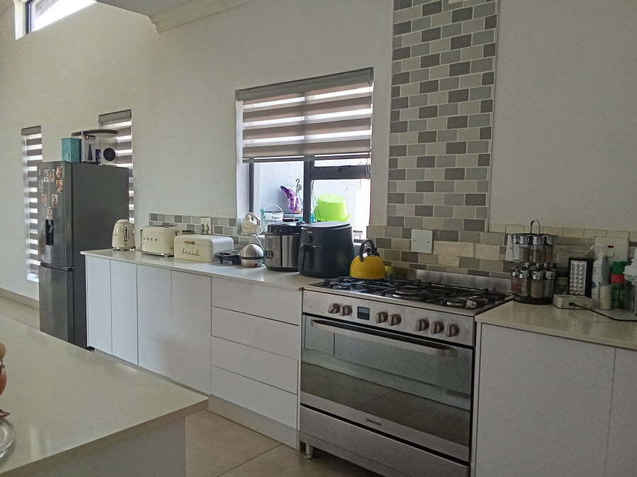 To Let 4 Bedroom Property for Rent in Brackenhurst Gauteng