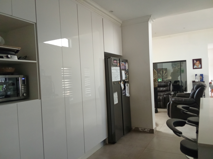 To Let 4 Bedroom Property for Rent in Brackenhurst Gauteng