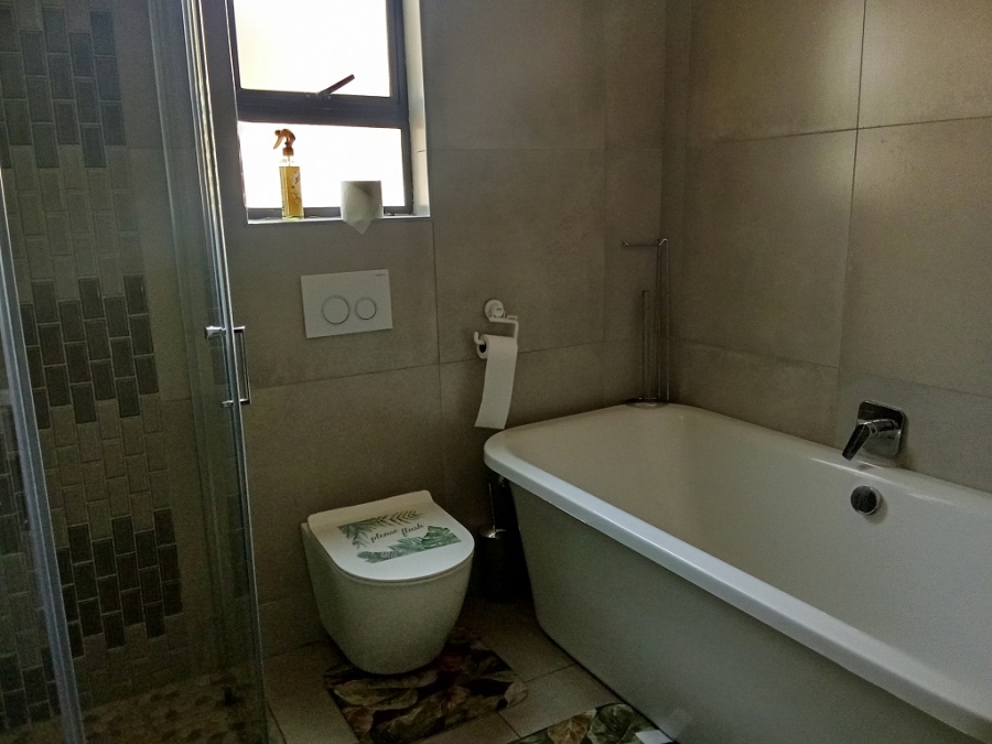To Let 4 Bedroom Property for Rent in Brackenhurst Gauteng