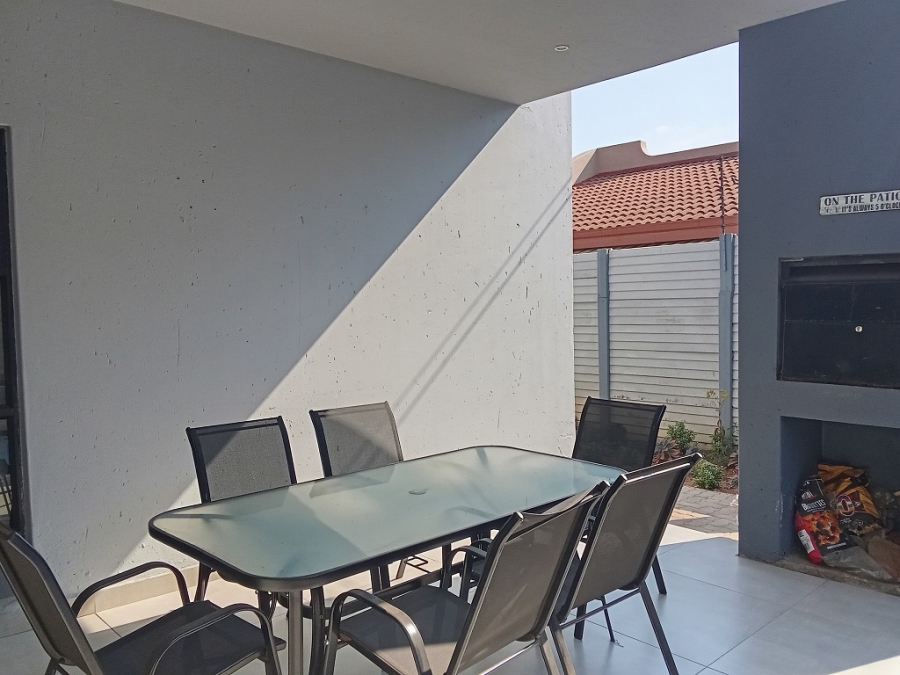 To Let 4 Bedroom Property for Rent in Brackenhurst Gauteng