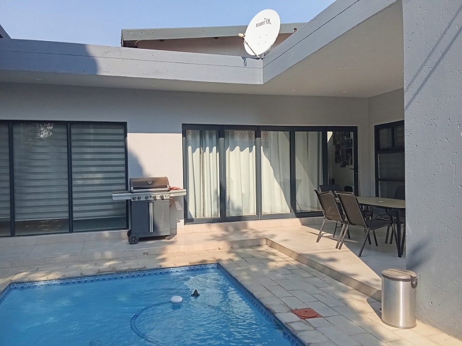 To Let 4 Bedroom Property for Rent in Brackenhurst Gauteng