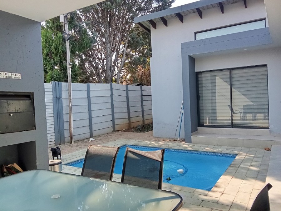 To Let 4 Bedroom Property for Rent in Brackenhurst Gauteng