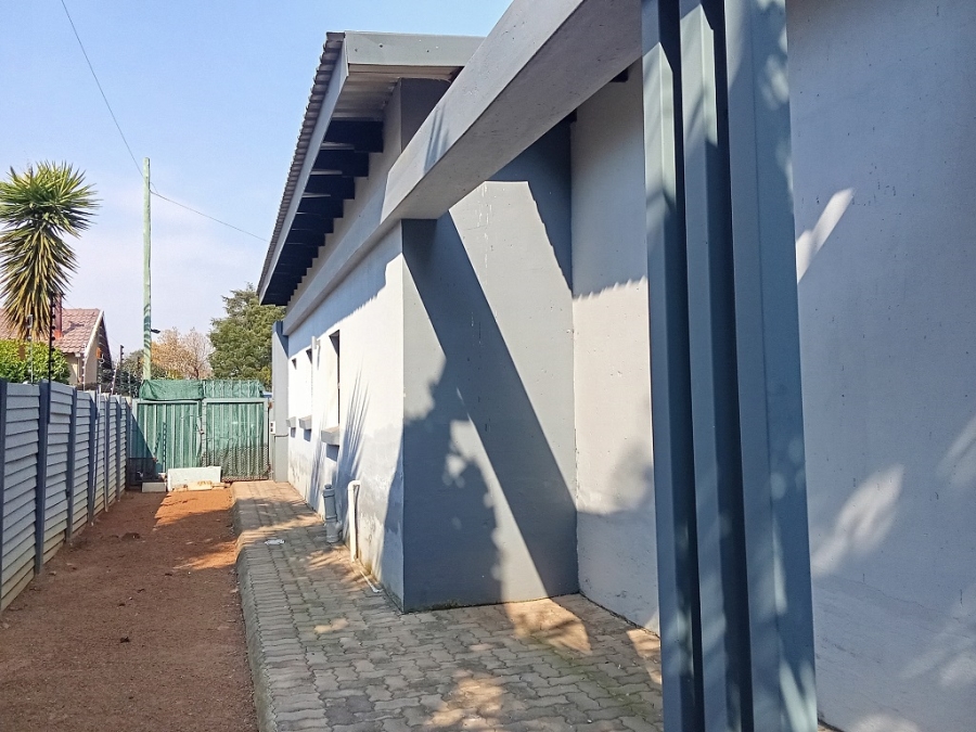 To Let 4 Bedroom Property for Rent in Brackenhurst Gauteng