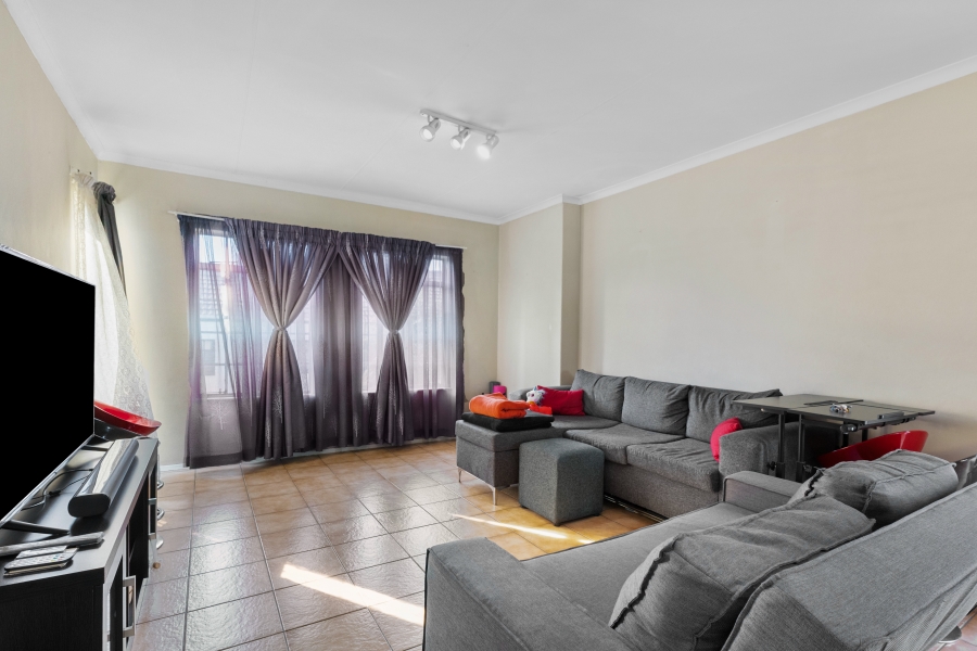 2 Bedroom Property for Sale in Magaliessig Gauteng