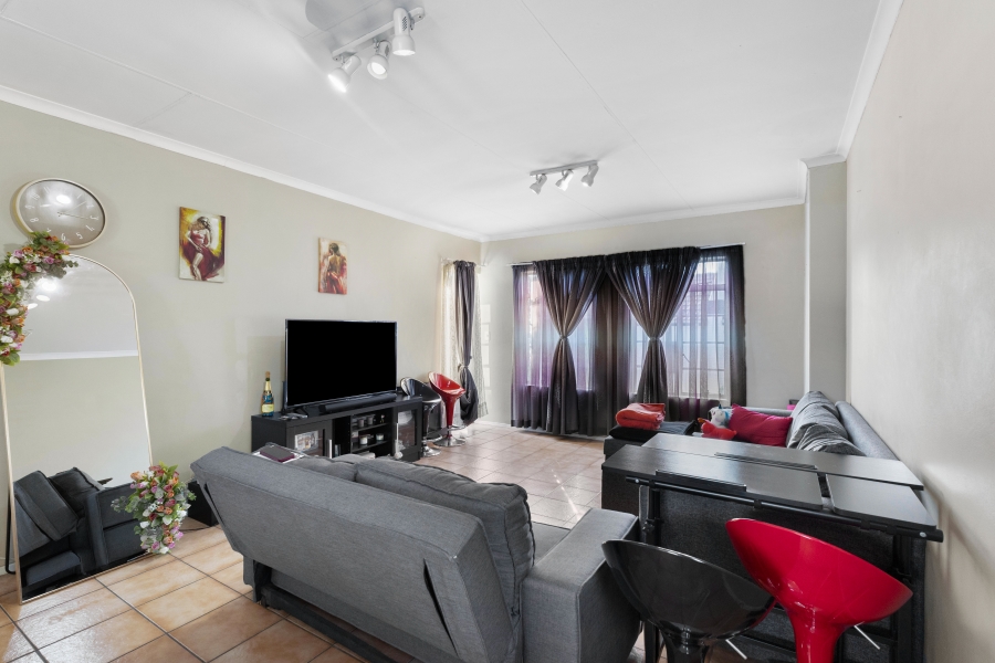 2 Bedroom Property for Sale in Magaliessig Gauteng