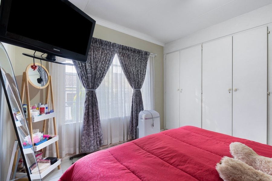 2 Bedroom Property for Sale in Magaliessig Gauteng