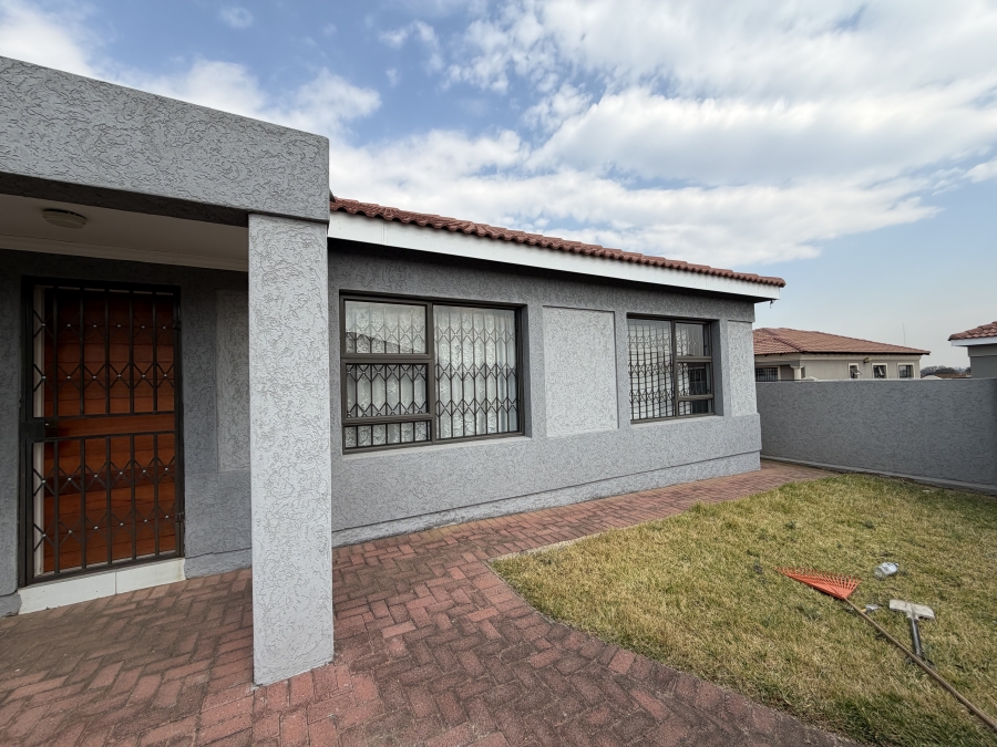 To Let 3 Bedroom Property for Rent in Sonneveld Gauteng