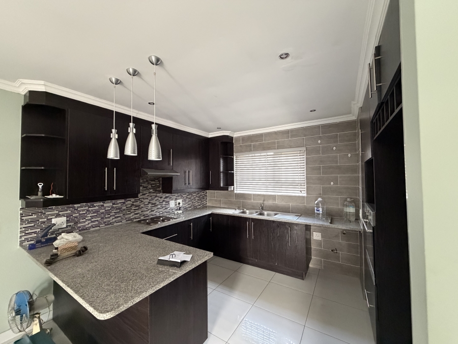 To Let 3 Bedroom Property for Rent in Sonneveld Gauteng