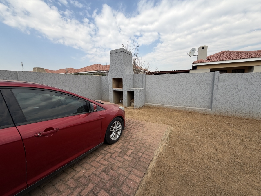 To Let 3 Bedroom Property for Rent in Sonneveld Gauteng