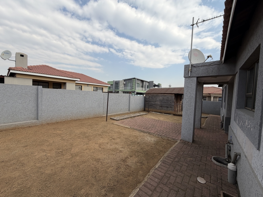 To Let 3 Bedroom Property for Rent in Sonneveld Gauteng