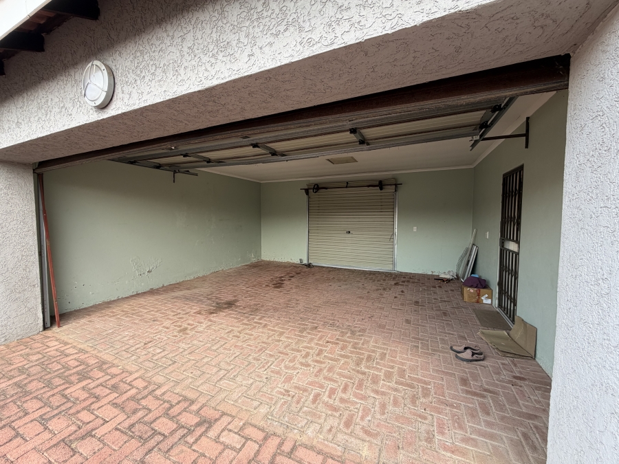 To Let 3 Bedroom Property for Rent in Sonneveld Gauteng
