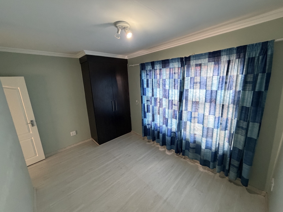 To Let 3 Bedroom Property for Rent in Sonneveld Gauteng