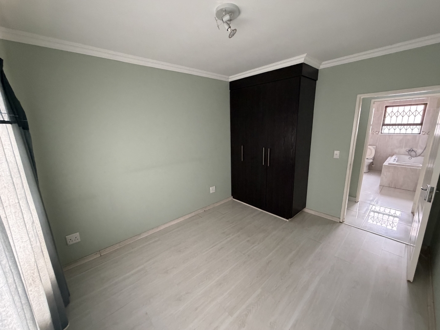 To Let 3 Bedroom Property for Rent in Sonneveld Gauteng