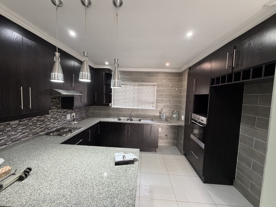 To Let 3 Bedroom Property for Rent in Sonneveld Gauteng