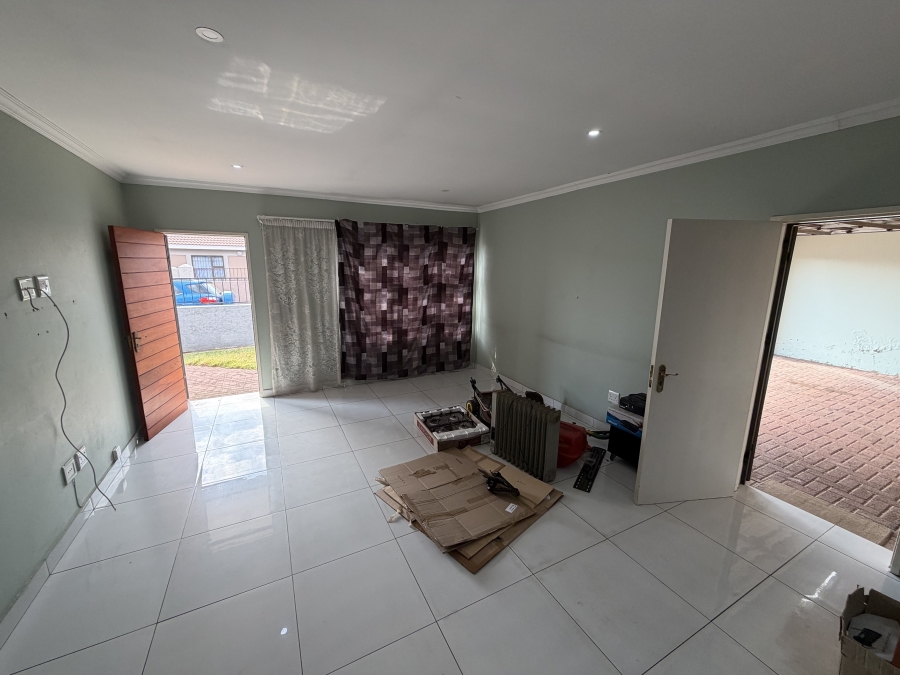 To Let 3 Bedroom Property for Rent in Sonneveld Gauteng