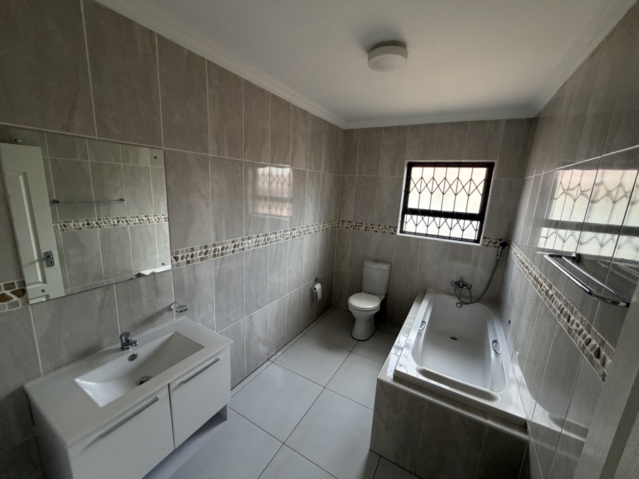 To Let 3 Bedroom Property for Rent in Sonneveld Gauteng