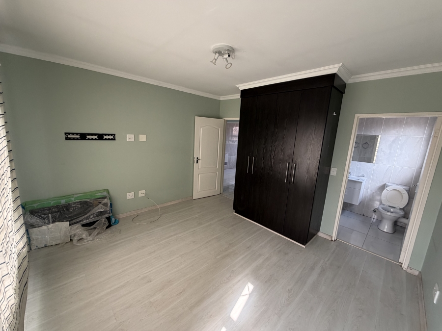 To Let 3 Bedroom Property for Rent in Sonneveld Gauteng