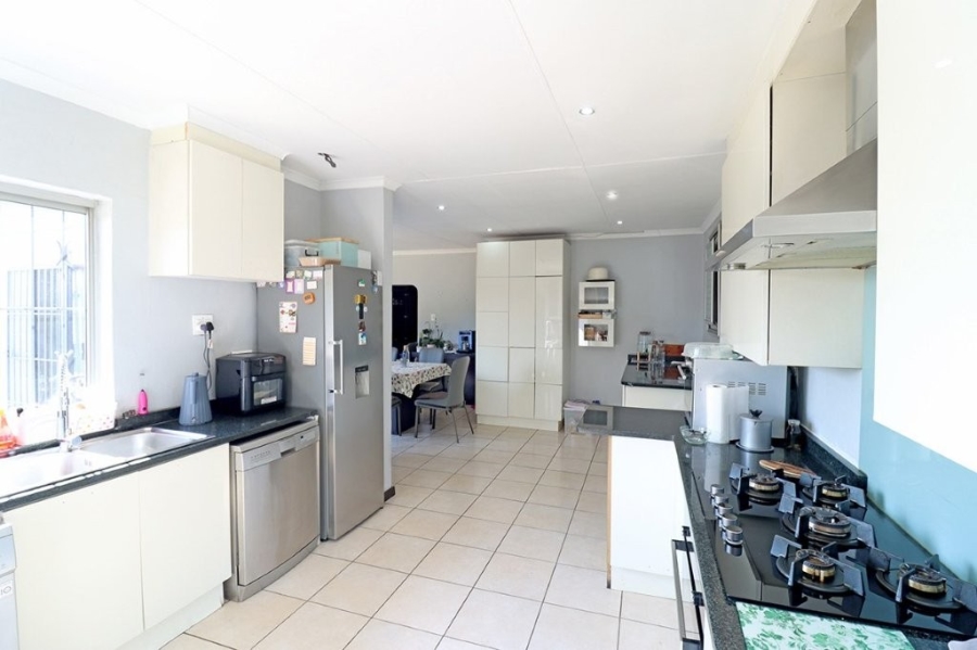 4 Bedroom Property for Sale in Kensington Gauteng