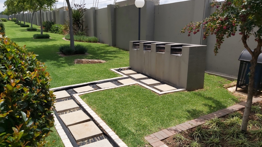 To Let 1 Bedroom Property for Rent in Lonehill Gauteng