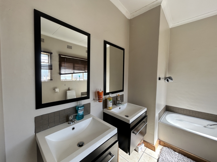 3 Bedroom Property for Sale in Isandovale Gauteng