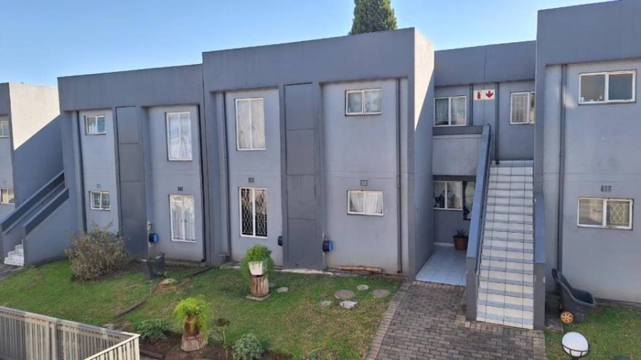 2 Bedroom Property for Sale in Mulbarton Gauteng