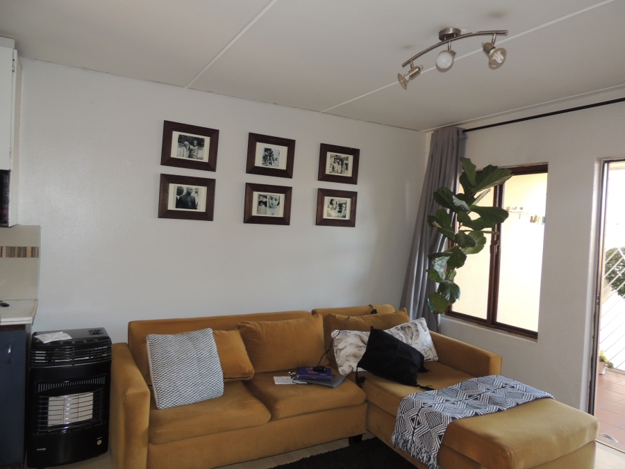 2 Bedroom Property for Sale in Mondeor Gauteng