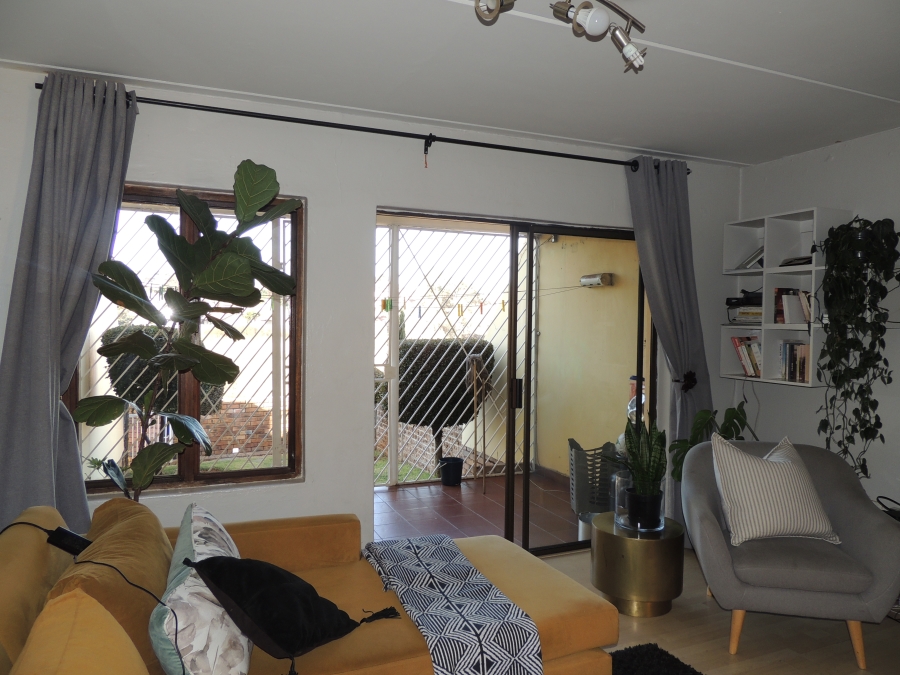 2 Bedroom Property for Sale in Mondeor Gauteng